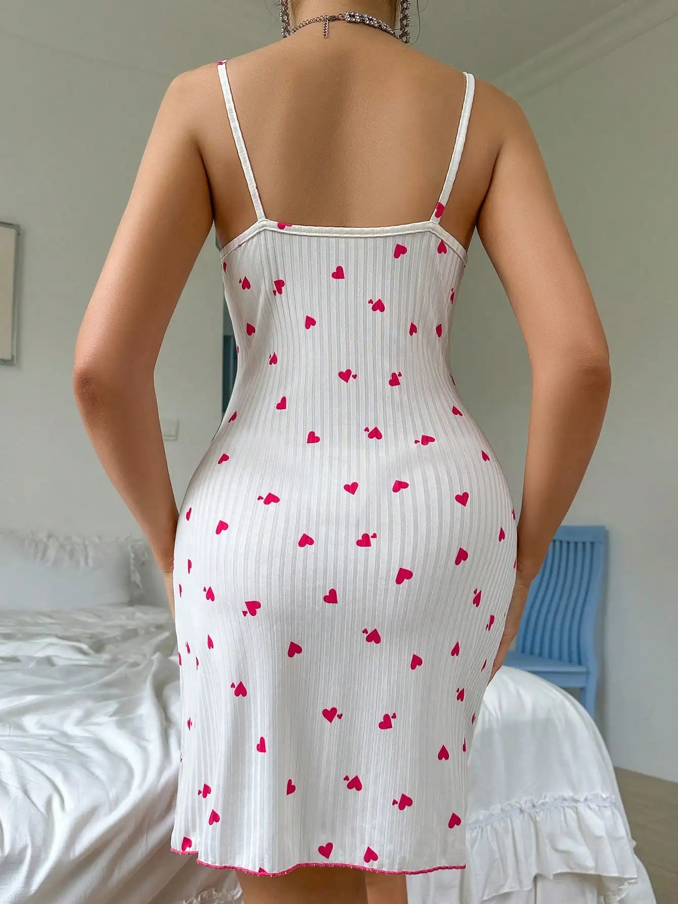 Nuisette bretelles fines – tissu fluide & sensuel