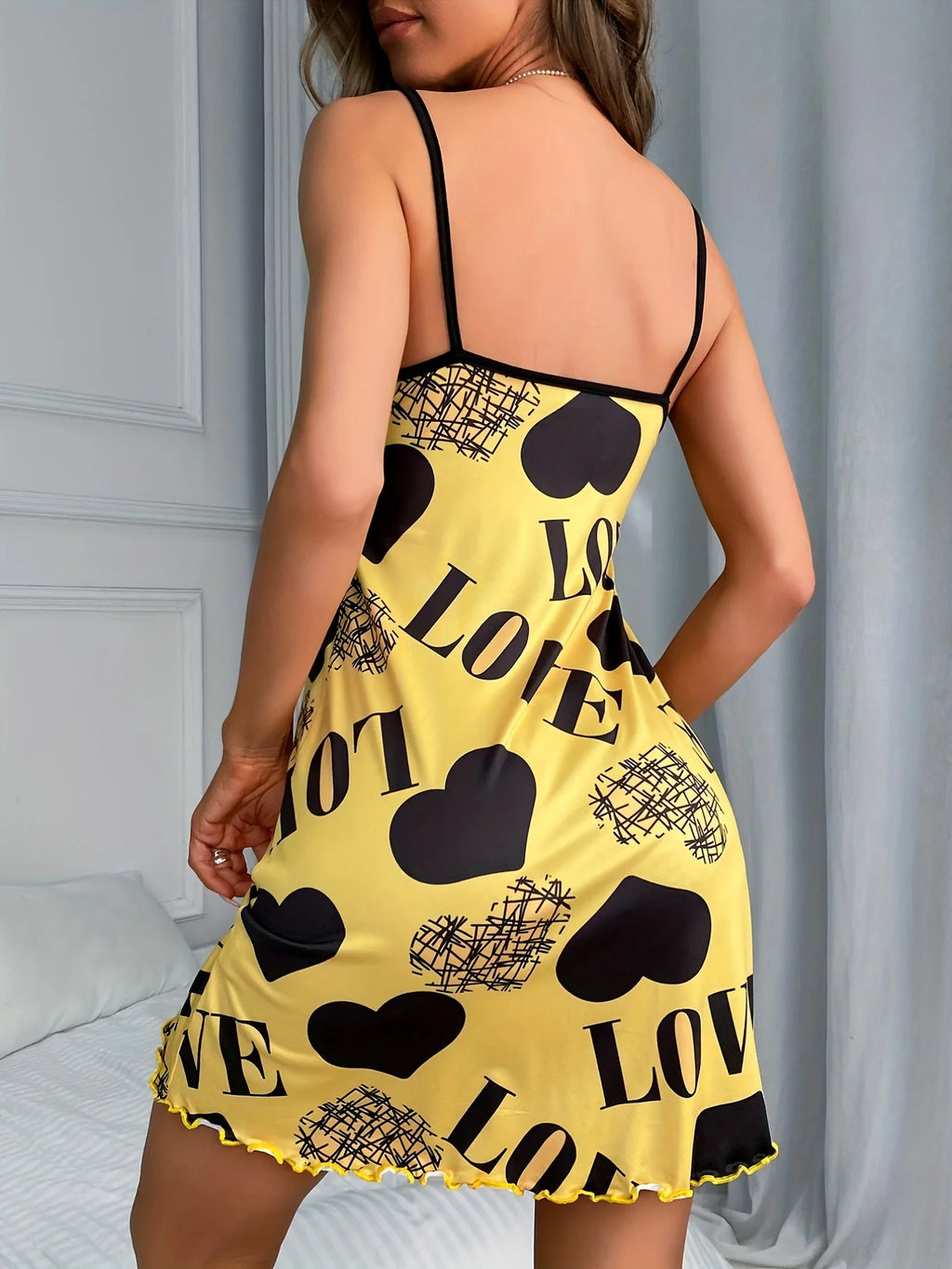 Chemise de nuit dentelle léopard – style sensuel